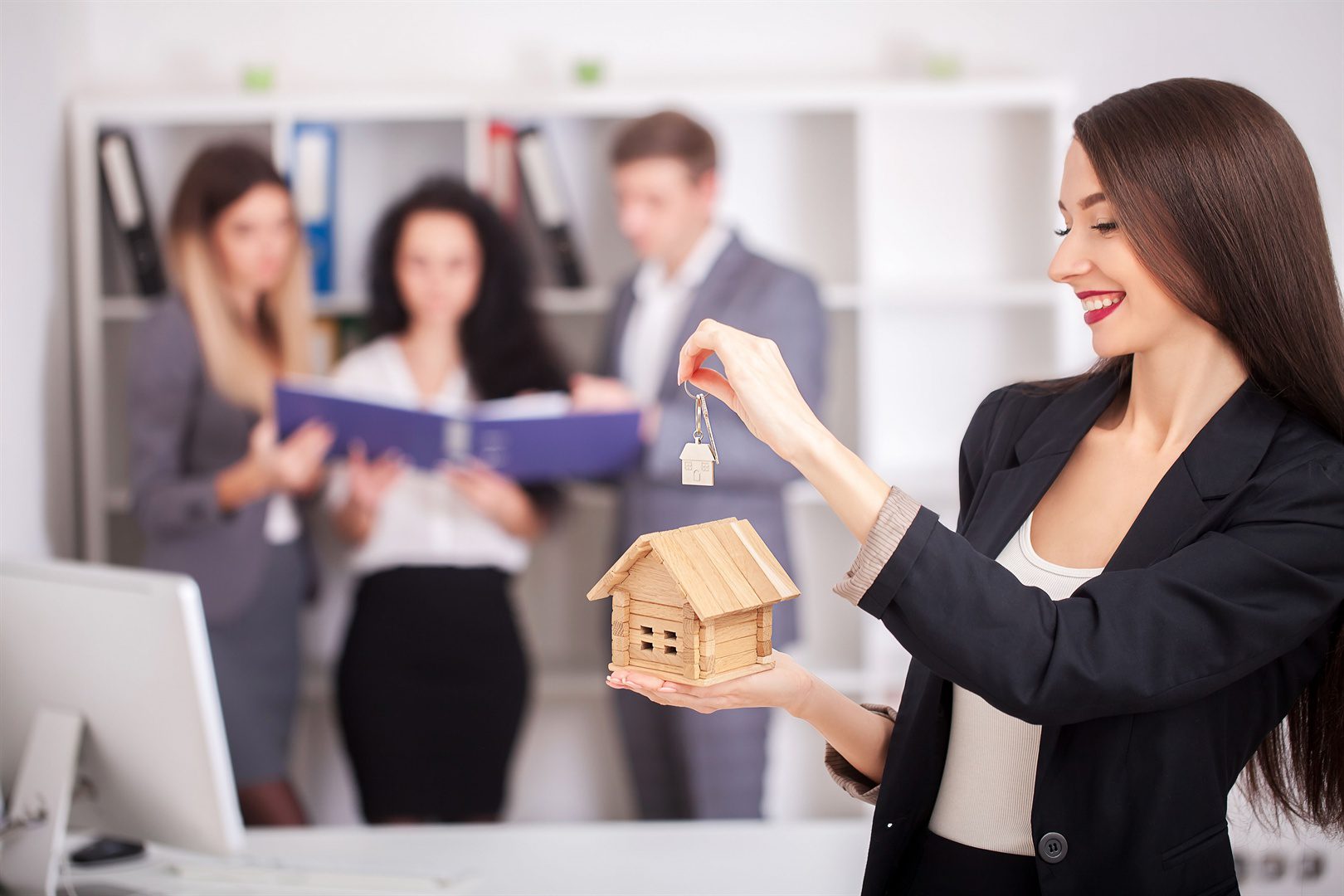 real-estate-agent-portrait-with-family