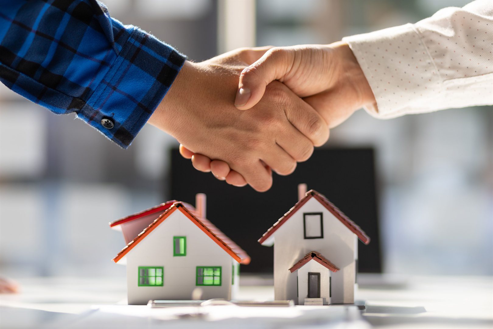 real-estate-agents-shake-hands-after-the-signing