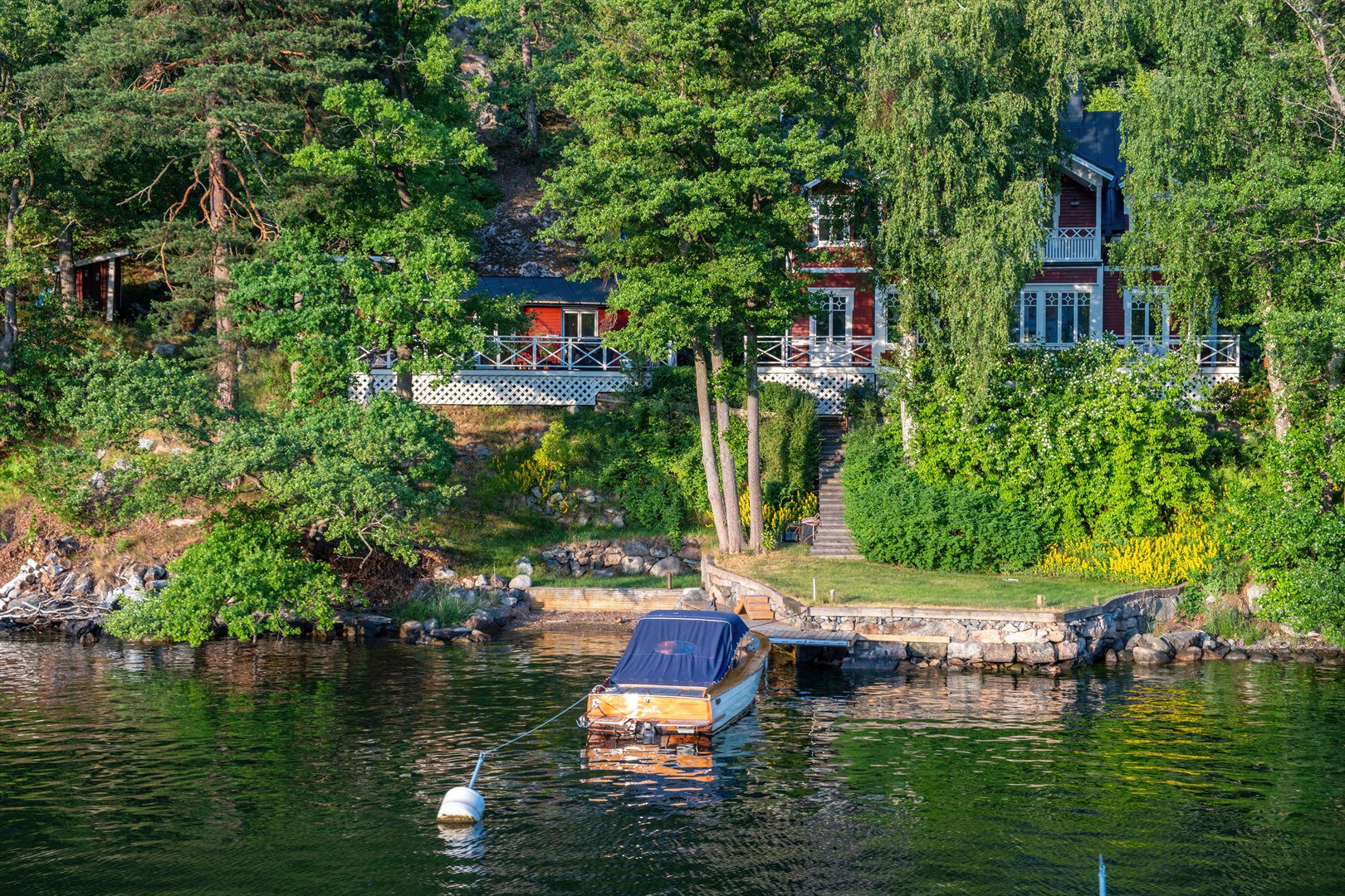 sweden-archipelago-seafront-villa