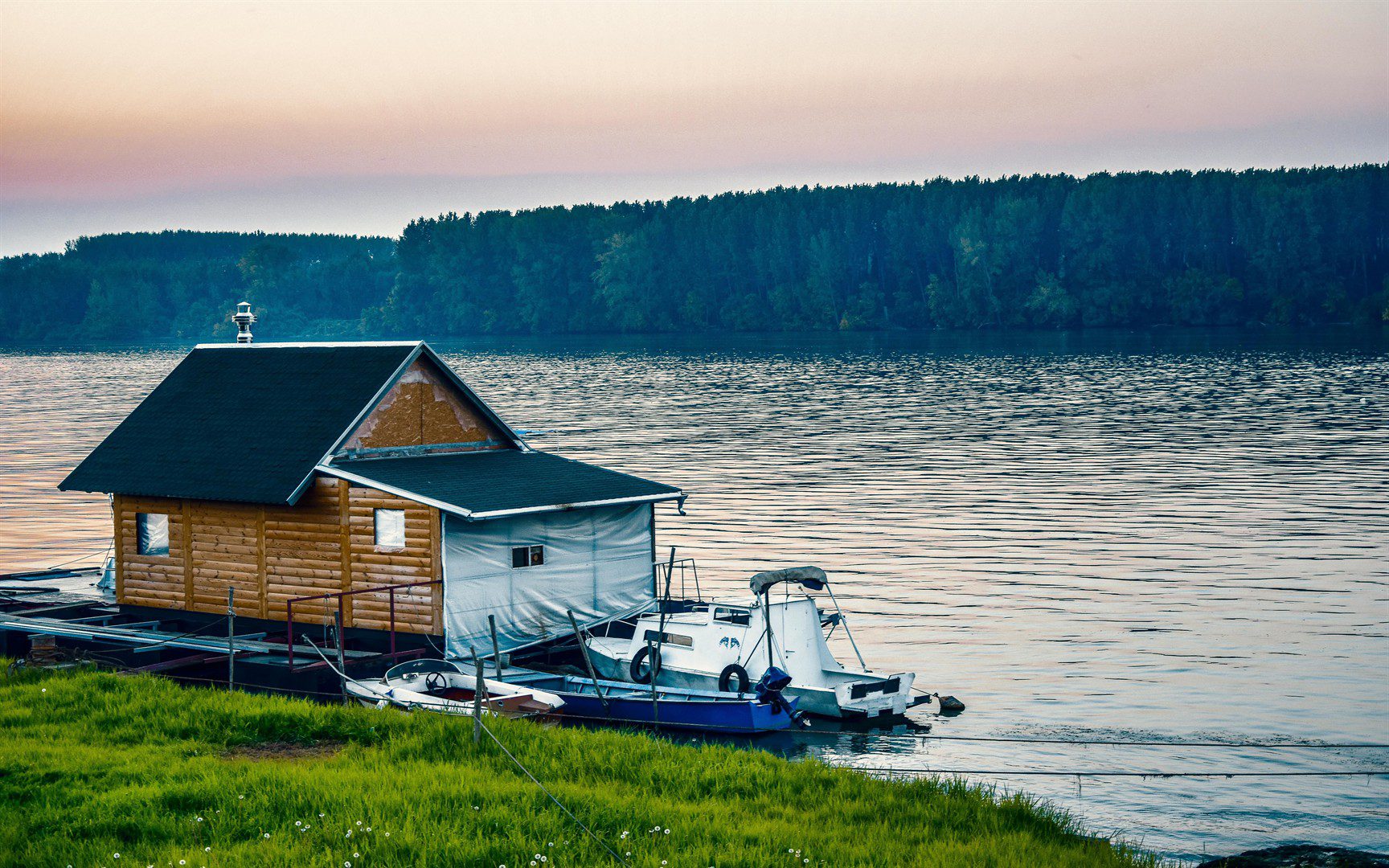 boathouse-on-the-lake