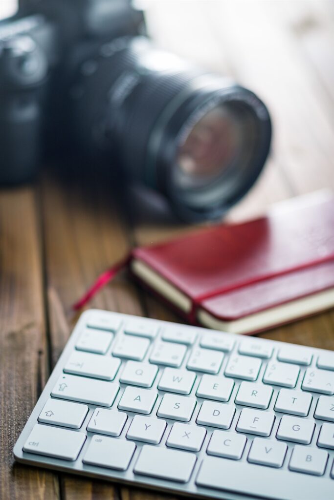 professional-digital-camera-and-computer-keyboard