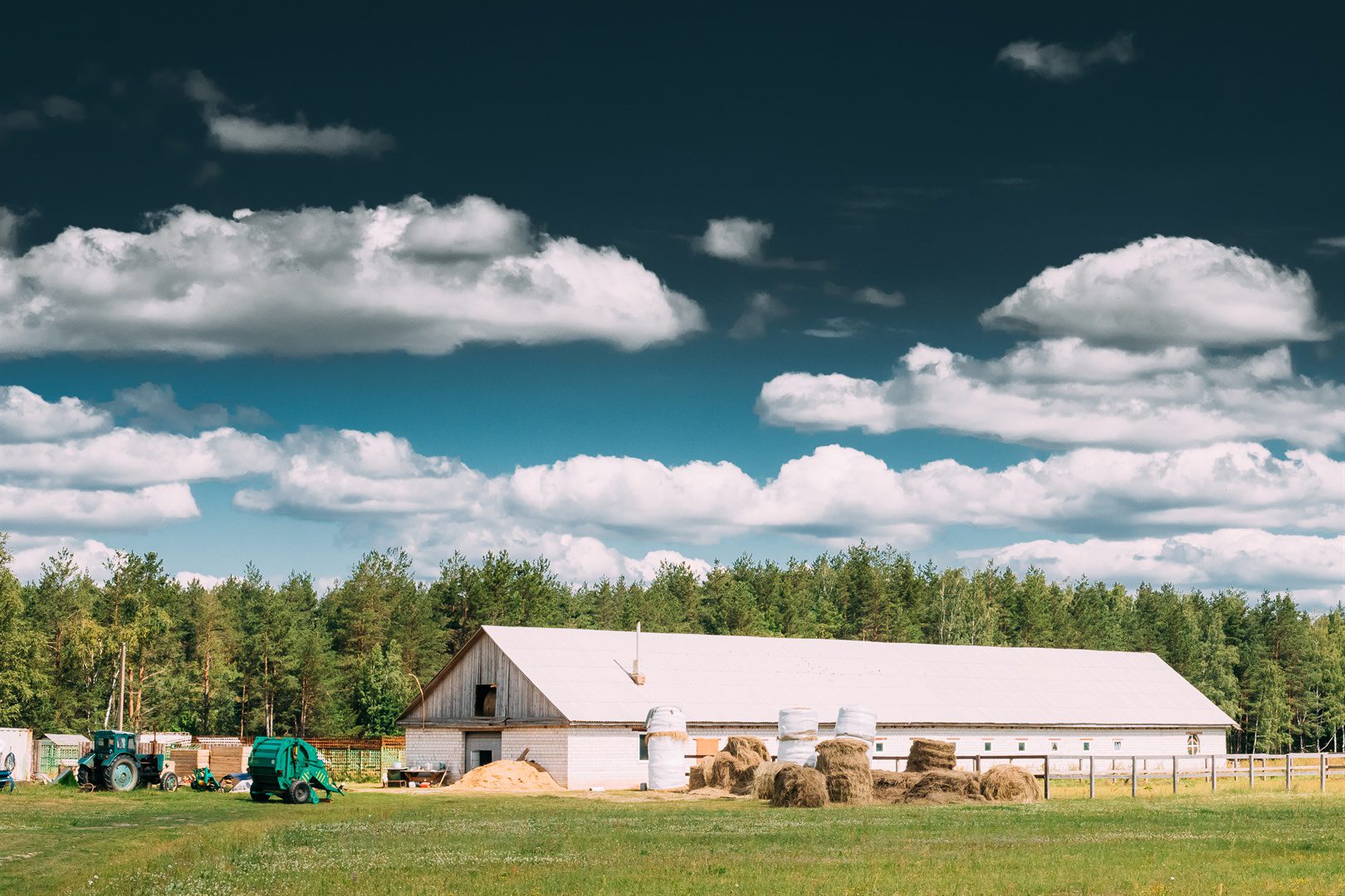 countryside-rural-paddock-for-horse-shed-or-barn