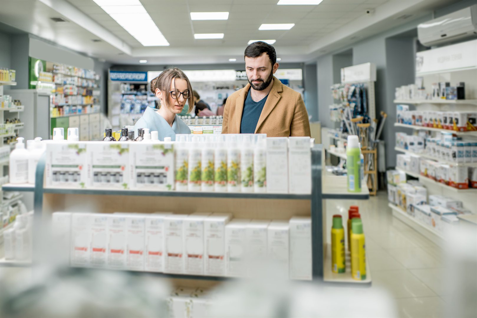 couple-in-the-pharmacy-store