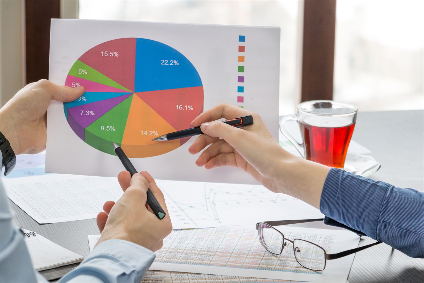 team-of-employees-in-the-office-analyze-a-pie-chart